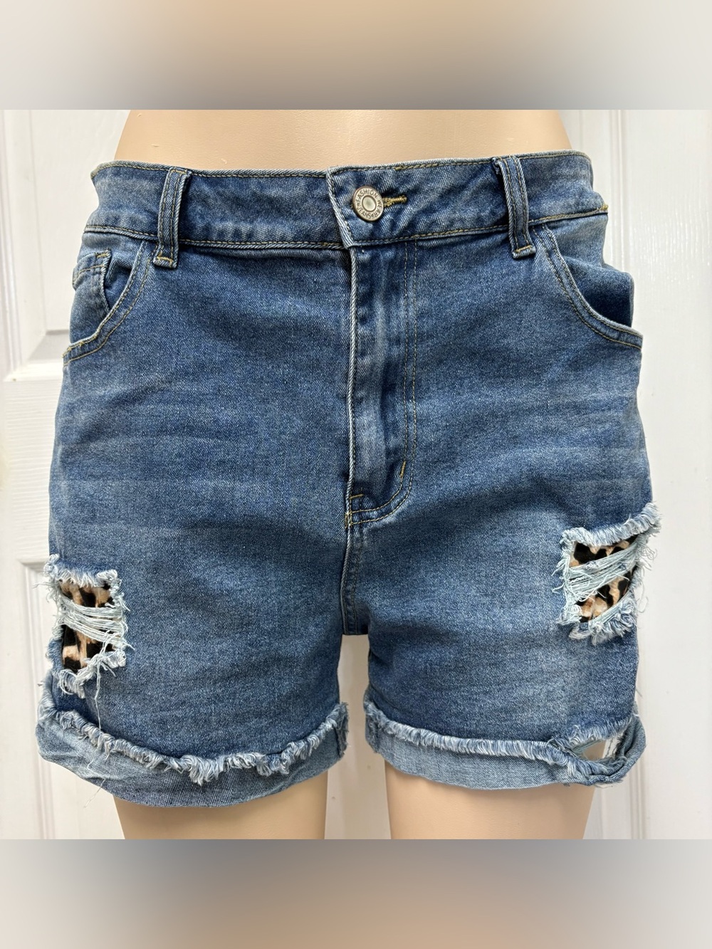 Leopard Patch Distressed Denim Shorts Cuffed Stretch Size Large